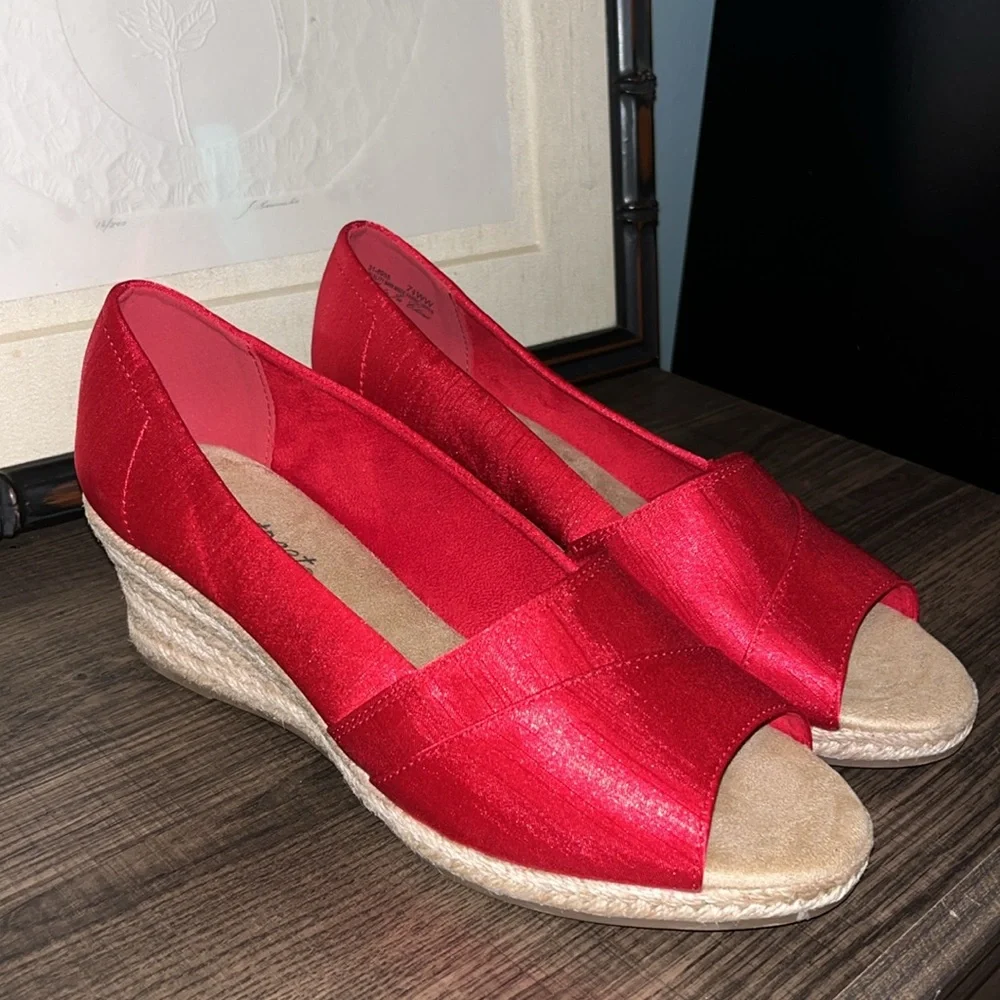 Easy Street Jasper Super Flex Espadrille Red Silky Wedge Sandal NWT Woman 7.5WW